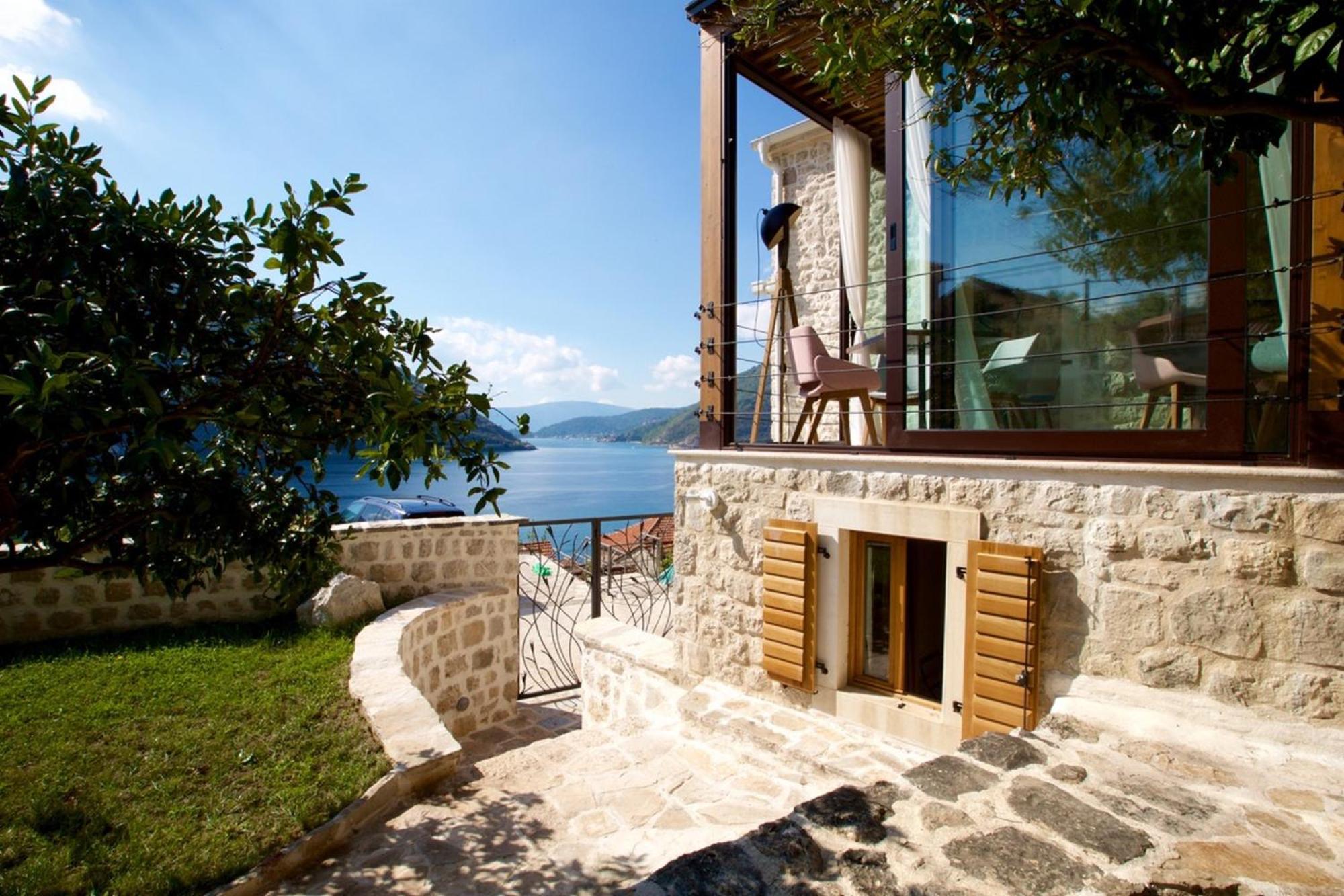 Hotel Monte Bay Retreat